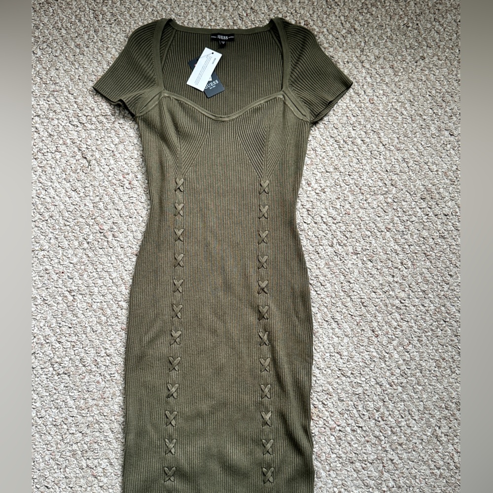 Guess dark green body con dress in the size XL. Brand New.